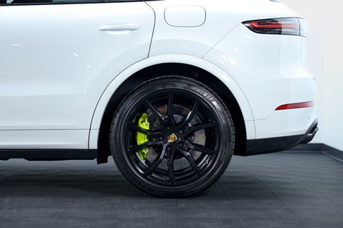 Used 2020 Porsche Cayenne Turbo S image 7
