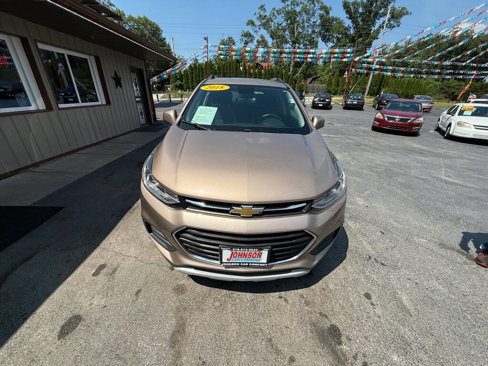Used 2018 Chevrolet Trax LT w/ LT Convenience Package image 3