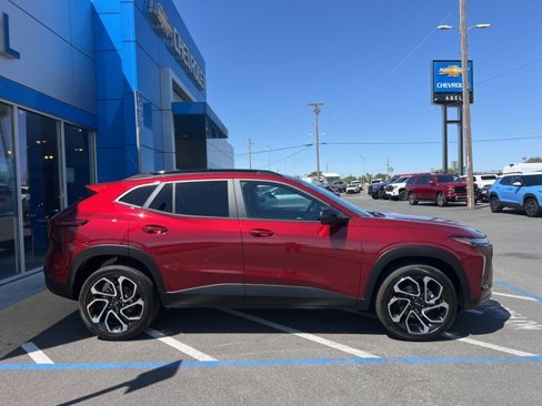 Used 2024 Chevrolet Trax RS w/ Driver Confidence Package image 2