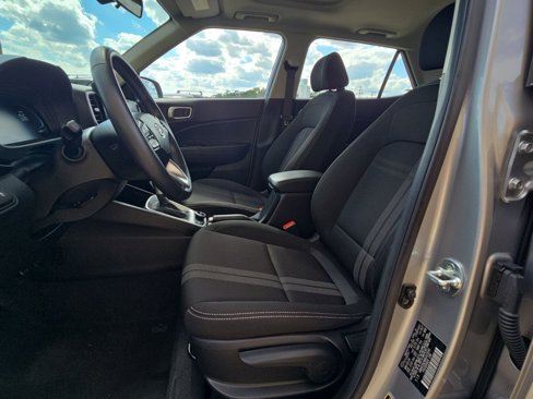 Used 2024 Hyundai Venue SEL image 3