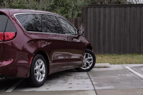 Used 2018 Chrysler Pacifica Touring Plus w/ Tire & Wheel Group image 12