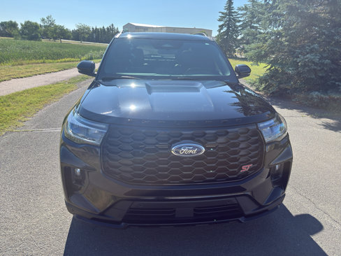 Used 2025 Ford Explorer ST image 4