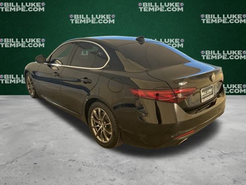 Used 2018 Alfa Romeo Giulia image 10
