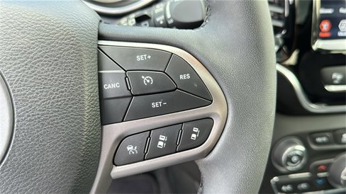 Used 2021 Jeep Cherokee Limited image 15