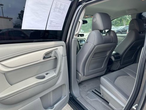 Used 2017 Chevrolet Traverse LT image 14