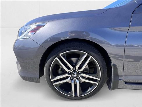 Used 2016 Honda Accord Touring image 26