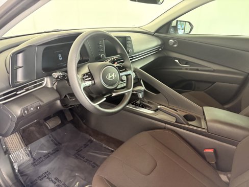 Used 2025 Hyundai Elantra SE image 13