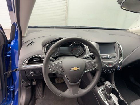 Used 2017 Chevrolet Cruze LT w/ Convenience Package image 21