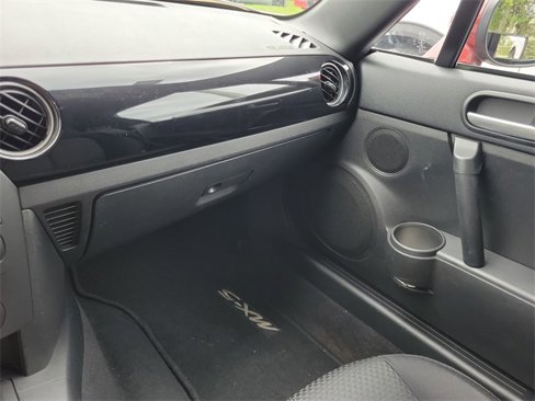 Used 2006 MAZDA MX-5 Miata image 25