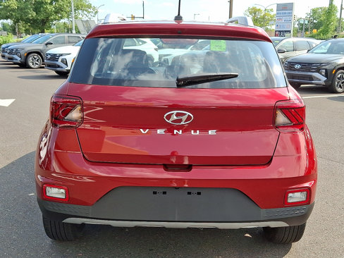 Certified 2024 Hyundai Venue Limited image 5