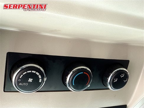 Used 2014 Chrysler Town & Country Touring-L image 27