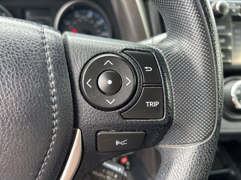 Used 2018 Toyota RAV4 LE image 20