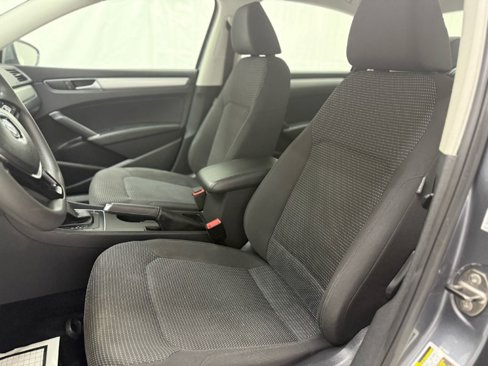 Used 2016 Volkswagen Passat 1.8T S image 9