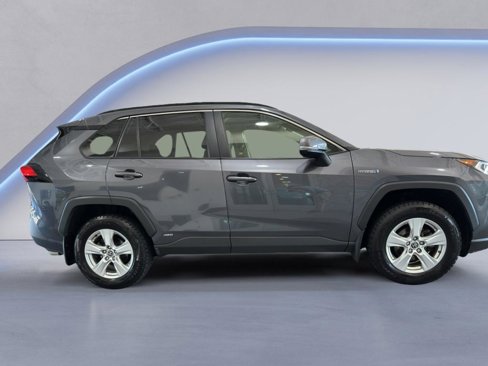 Used 2021 Toyota RAV4 XLE image 4