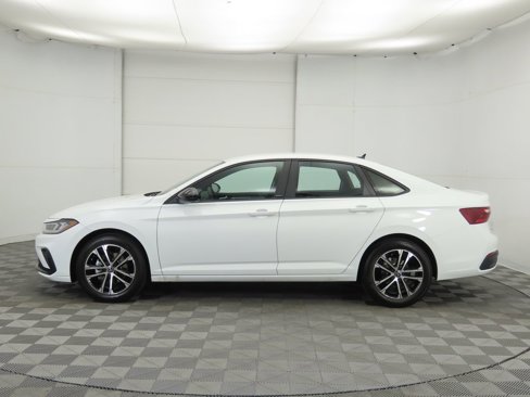 New 2025 Volkswagen Jetta Sport image 9