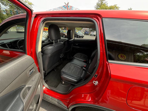 Used 2019 Mitsubishi Outlander SE image 9