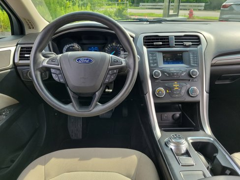 Used 2017 Ford Fusion S image 10