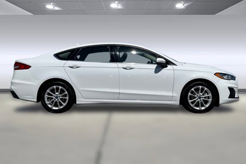 Used 2020 Ford Fusion SE image 2