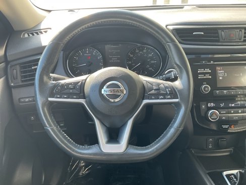 Used 2017 Nissan Rogue SV image 11