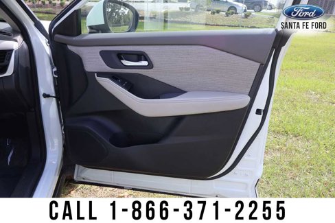 Used 2023 Nissan Rogue SV image 35
