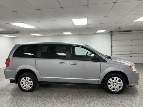 Used 2018 Dodge Grand Caravan SE image 49