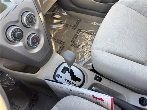 Used 2010 Toyota Yaris Sedan image 11