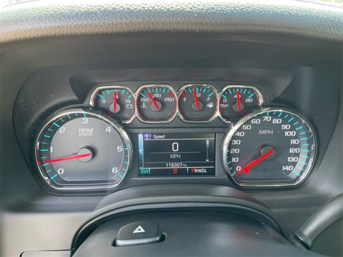 Used 2018 Chevrolet Suburban LT image 18