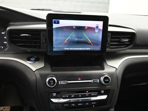 Used 2020 Ford Explorer XLT image 23