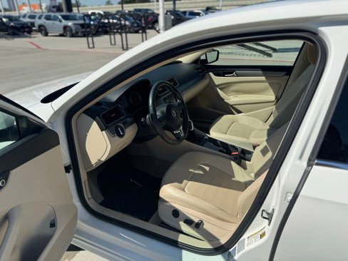 Used 2015 Volkswagen Passat 1.8T SE image 12