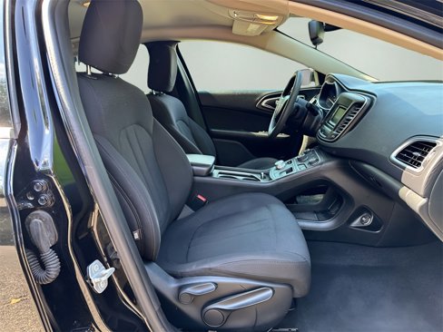 Used 2016 Chrysler 200 Limited image 29
