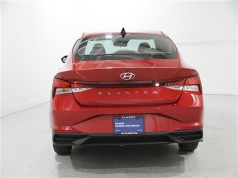 Certified 2023 Hyundai Elantra SE image 18