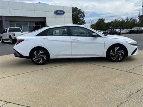 Used 2025 Hyundai Elantra Sport image 2