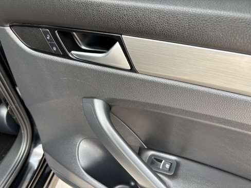 Used 2014 Volkswagen Passat TDI SE image 44
