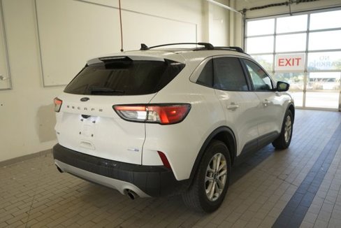 Used 2020 Ford Escape SE image 15