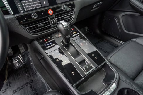 Certified 2024 Porsche Macan image 31