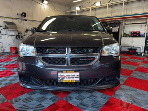 Used 2019 Dodge Grand Caravan SE image 2
