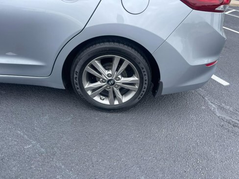 Used 2017 Hyundai Elantra SE image 5