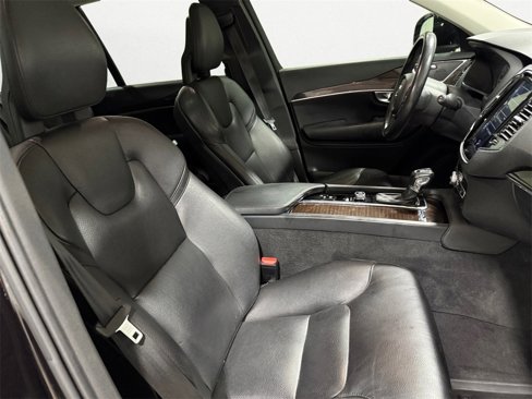 Used 2018 Volvo XC90 T5 Momentum w/ Convenience Package image 15