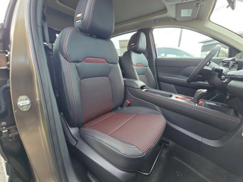 New 2025 Nissan Kicks SR w/ SR Premium Package image 12