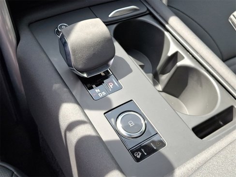 Used 2024 Land Rover Discovery Dynamic SE image 13