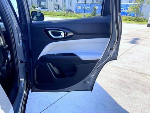 Used 2023 Jeep Compass Limited image 21