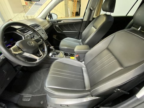 Used 2024 Volkswagen Tiguan SE image 21