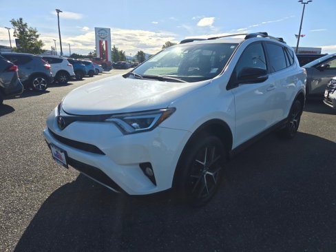 Used 2017 Toyota RAV4 SE image 8