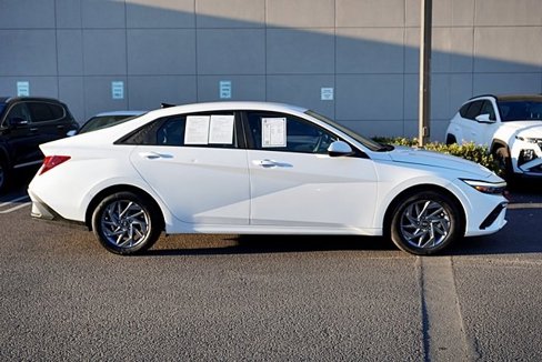 Certified 2024 Hyundai Elantra SEL image 7