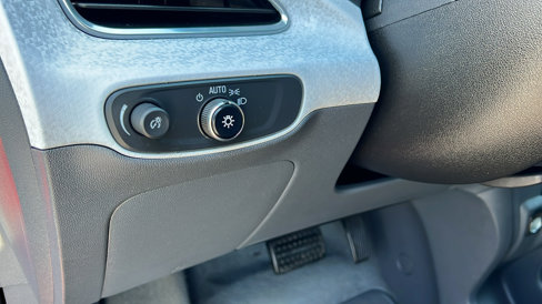 Used 2019 Chevrolet Bolt Premier w/ Infotainment Package image 28