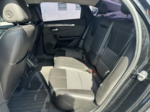 Used 2016 Chevrolet Impala LT w/ Convenience Package image 11