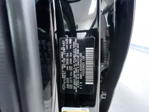 New 2025 Hyundai Elantra SE image 21