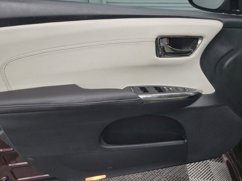 Used 2018 Toyota Avalon XLE image 18
