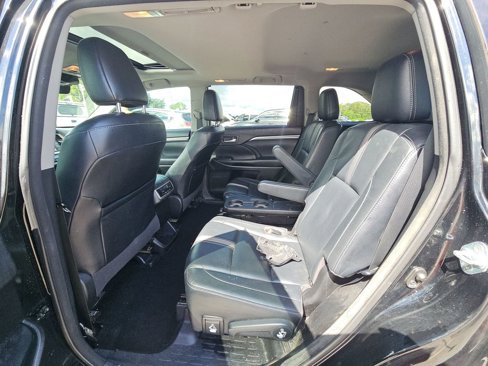 Used 2017 Toyota Highlander SE image 5