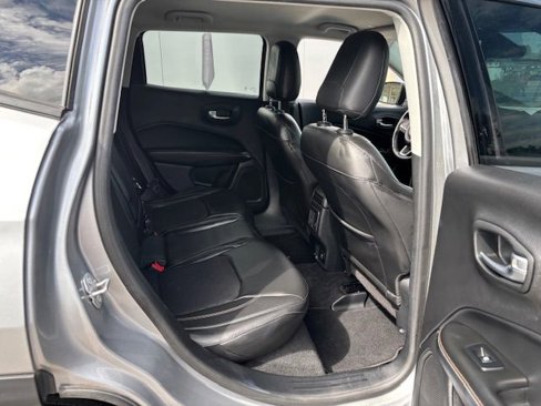 Used 2018 Jeep Compass Latitude image 11